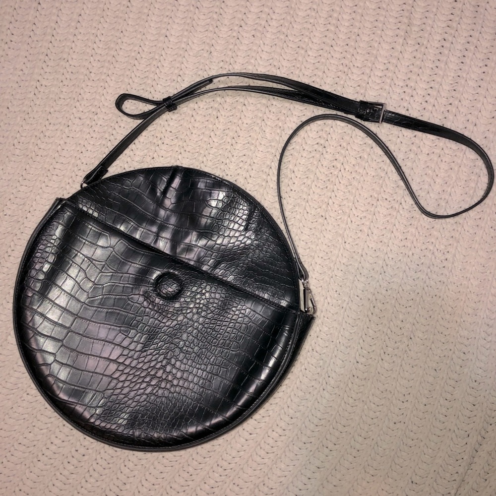 Collection XIIX LTD Black Crocodile Large Tambourine Crossbody Purse